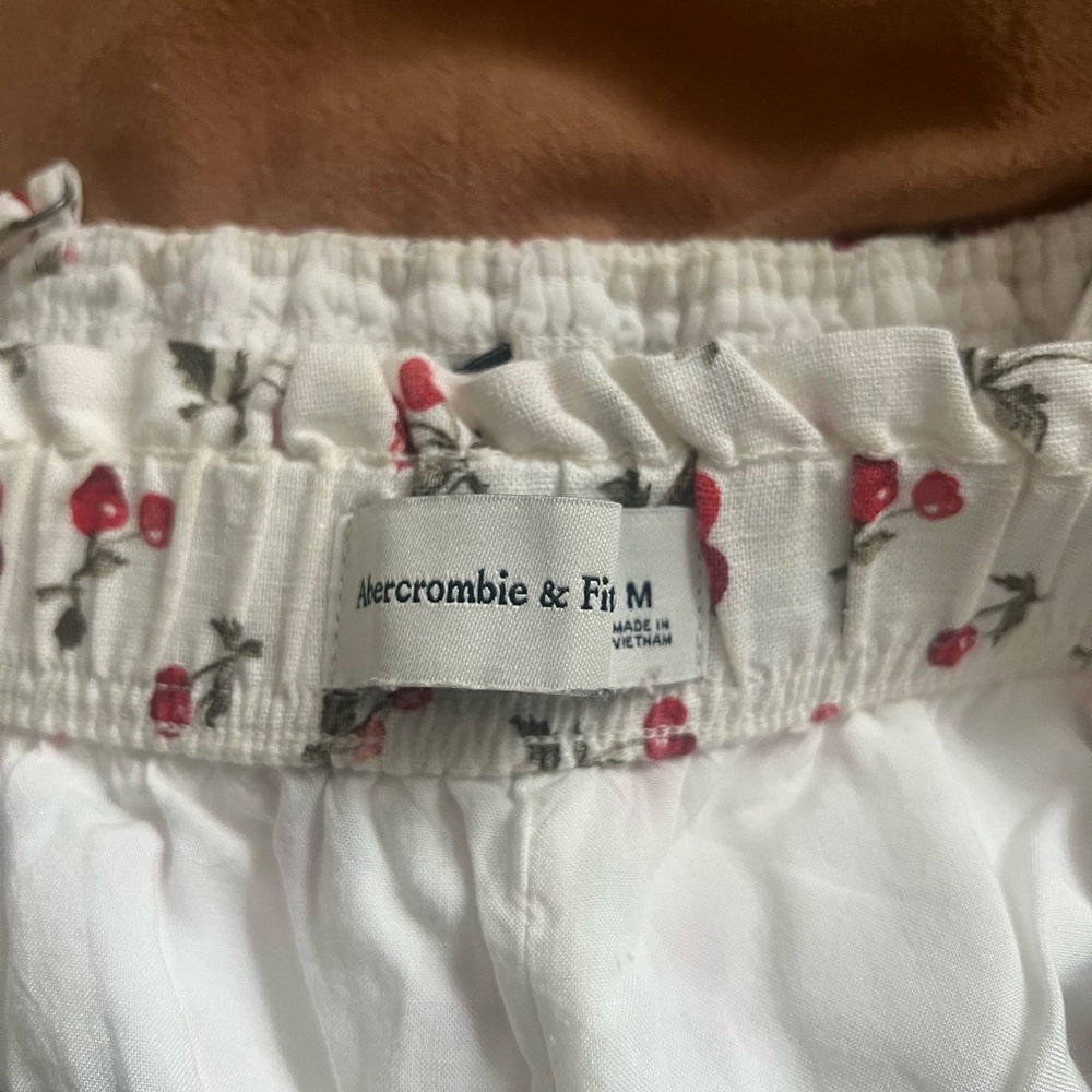Cherry Linen Set - Picture 2 of 3